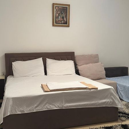 Guri Guest House Поградец Экстерьер фото