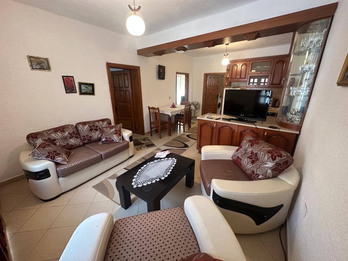 Guri Guest House Поградец Экстерьер фото